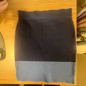 BCBG stretch high rise skirt in two tone blue and navy size small.